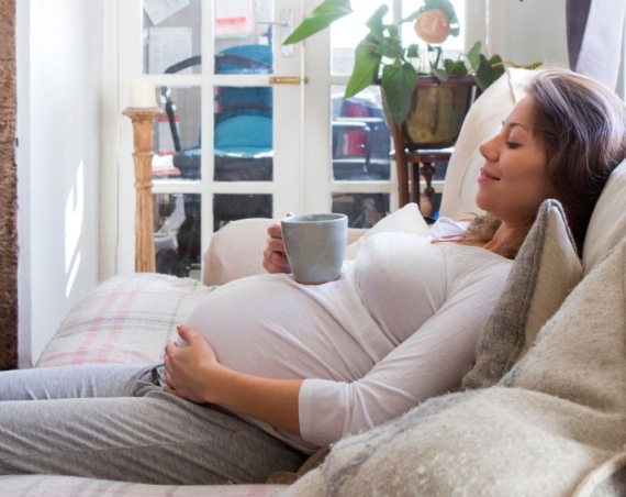 What’s Safe (And NOT Safe) To Drink When You’re Pregnant